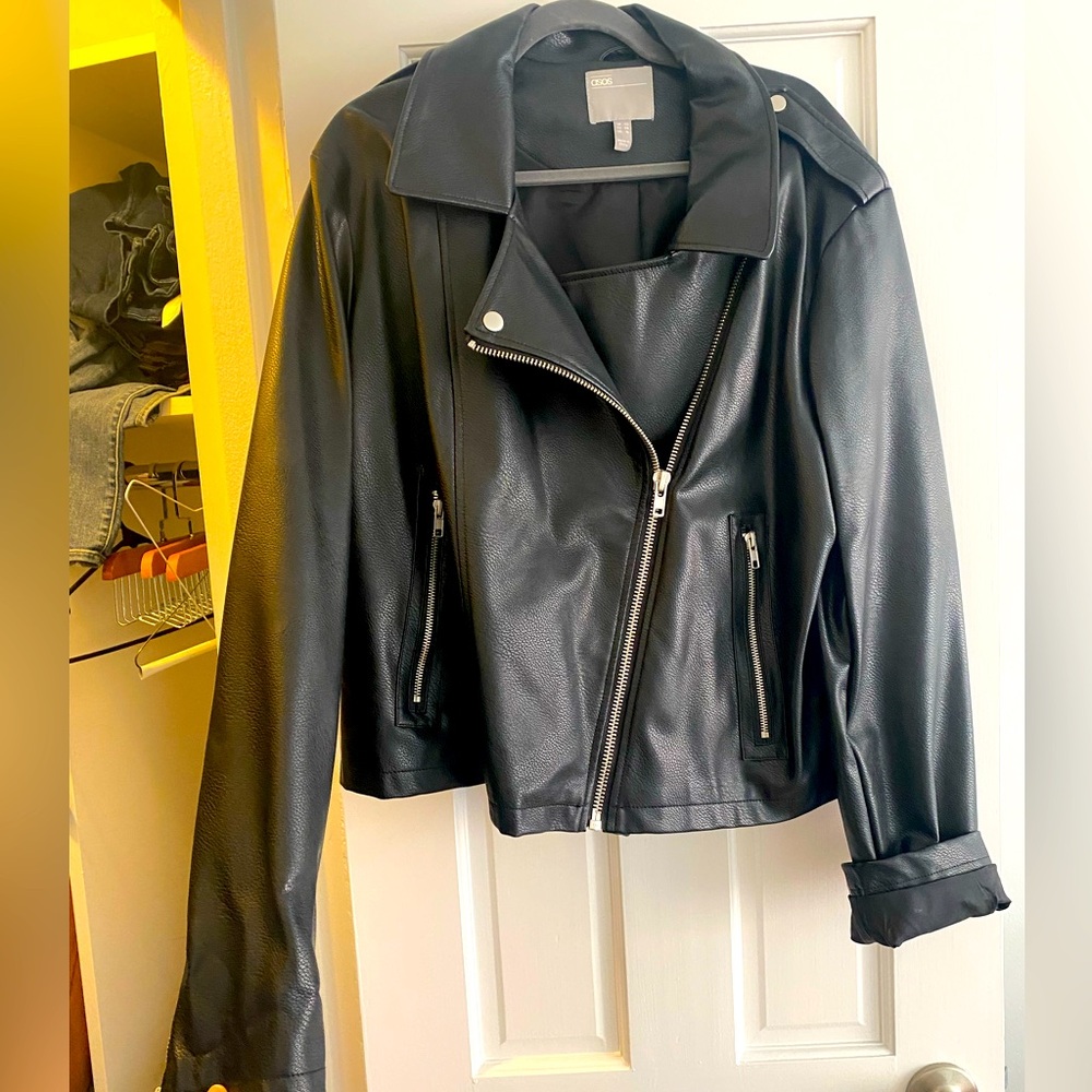Women’s Faux Leather Jacket with Zipper Sleeves